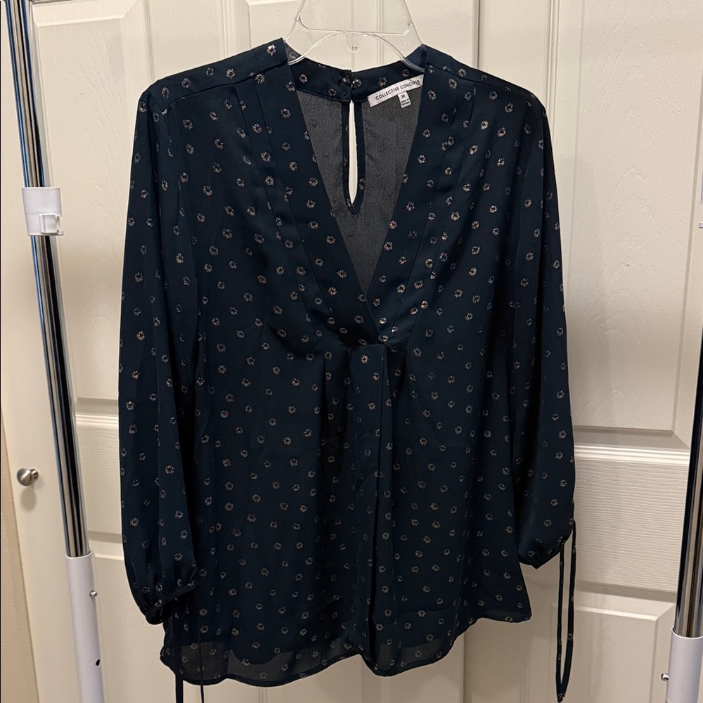 Elegant Dark Green Blouse with Subtle Gold Pattern